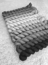 Mysterious True Rainbow | 12×20 g | Merino DK Ultra